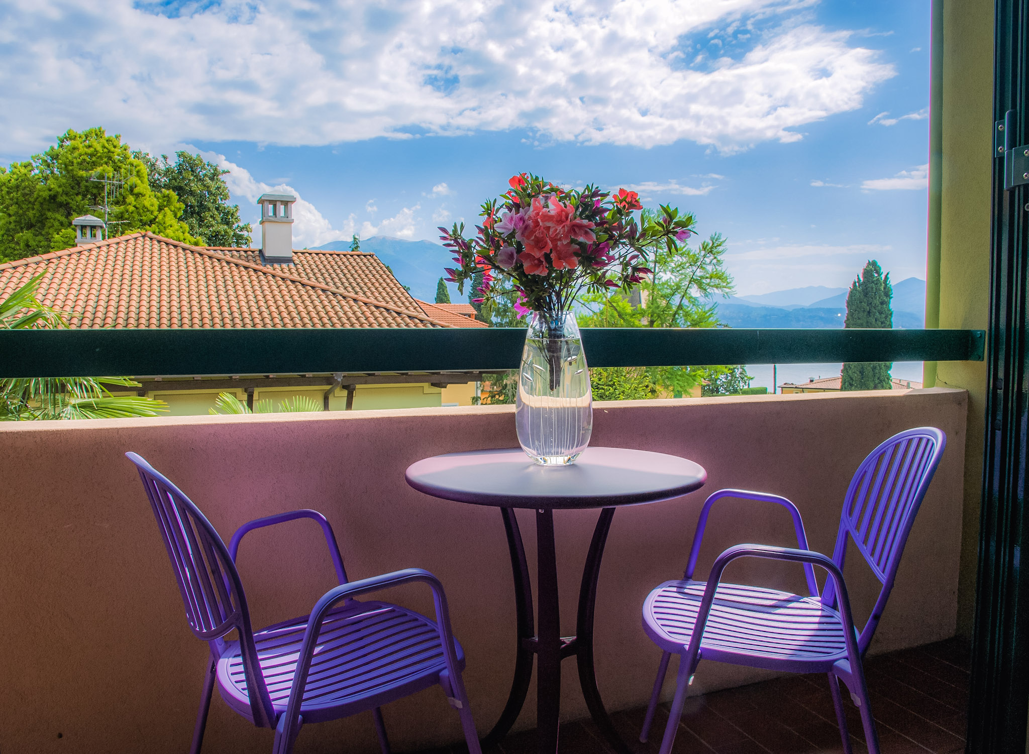 1. Balkon mit wunderschöner Sicht auf den See und die Berge
