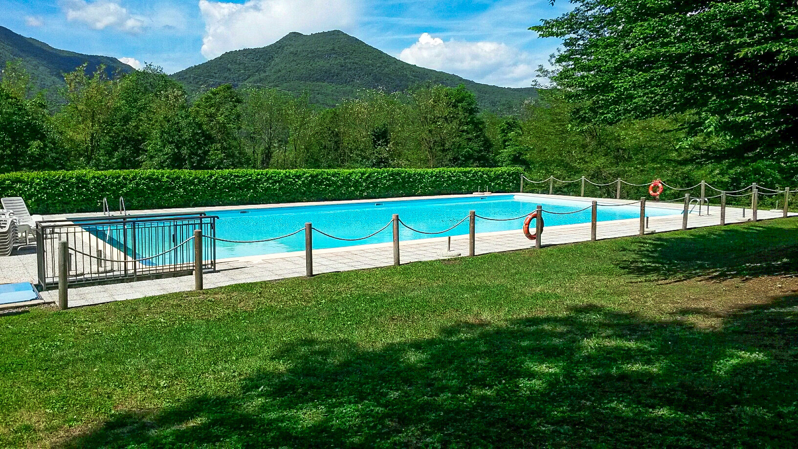 Großer solarbeheizter Pool (20 m x 8 m)