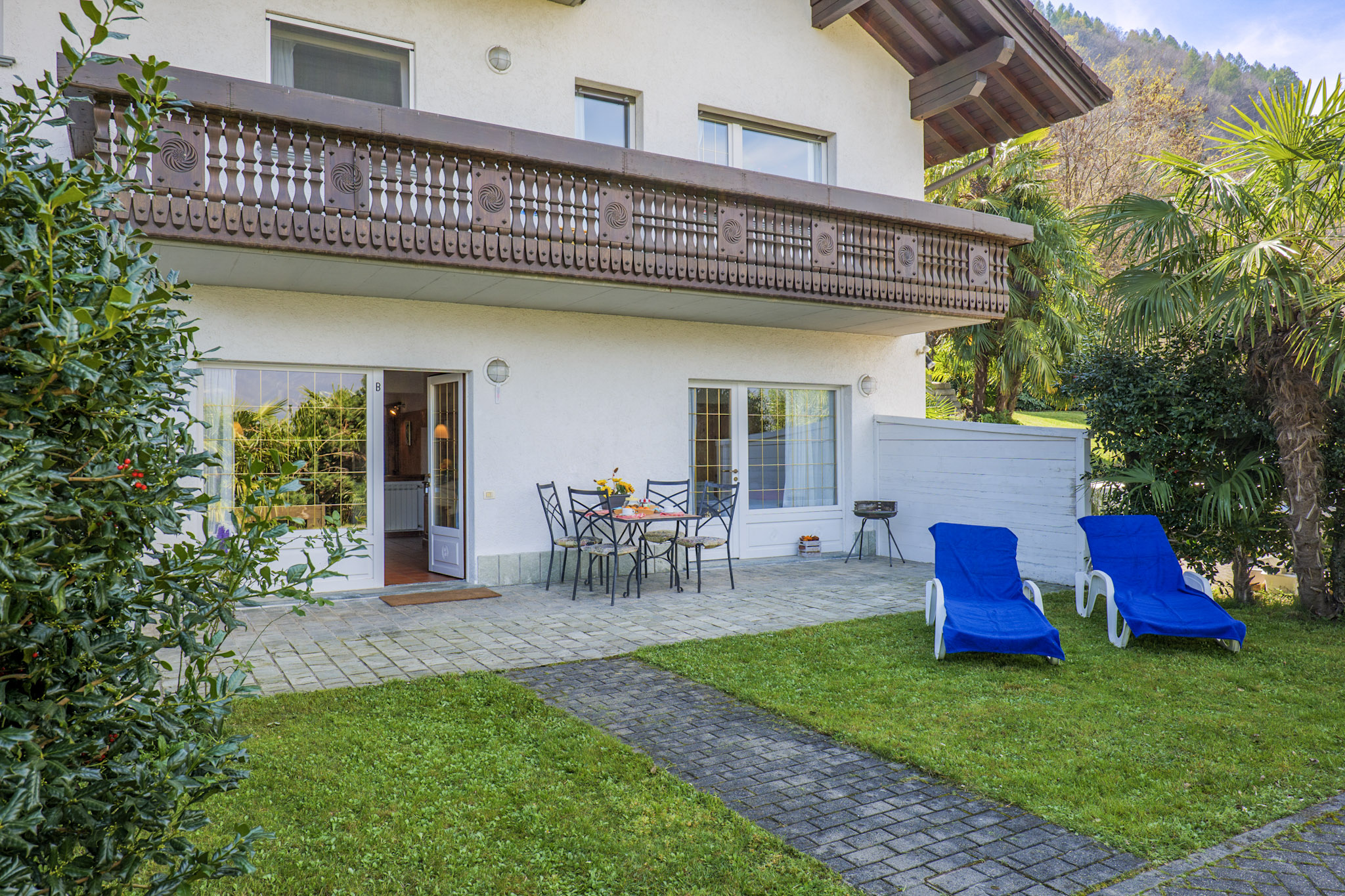 Ca. 20 m² große teilüberdachte Terrasse mit Seesicht