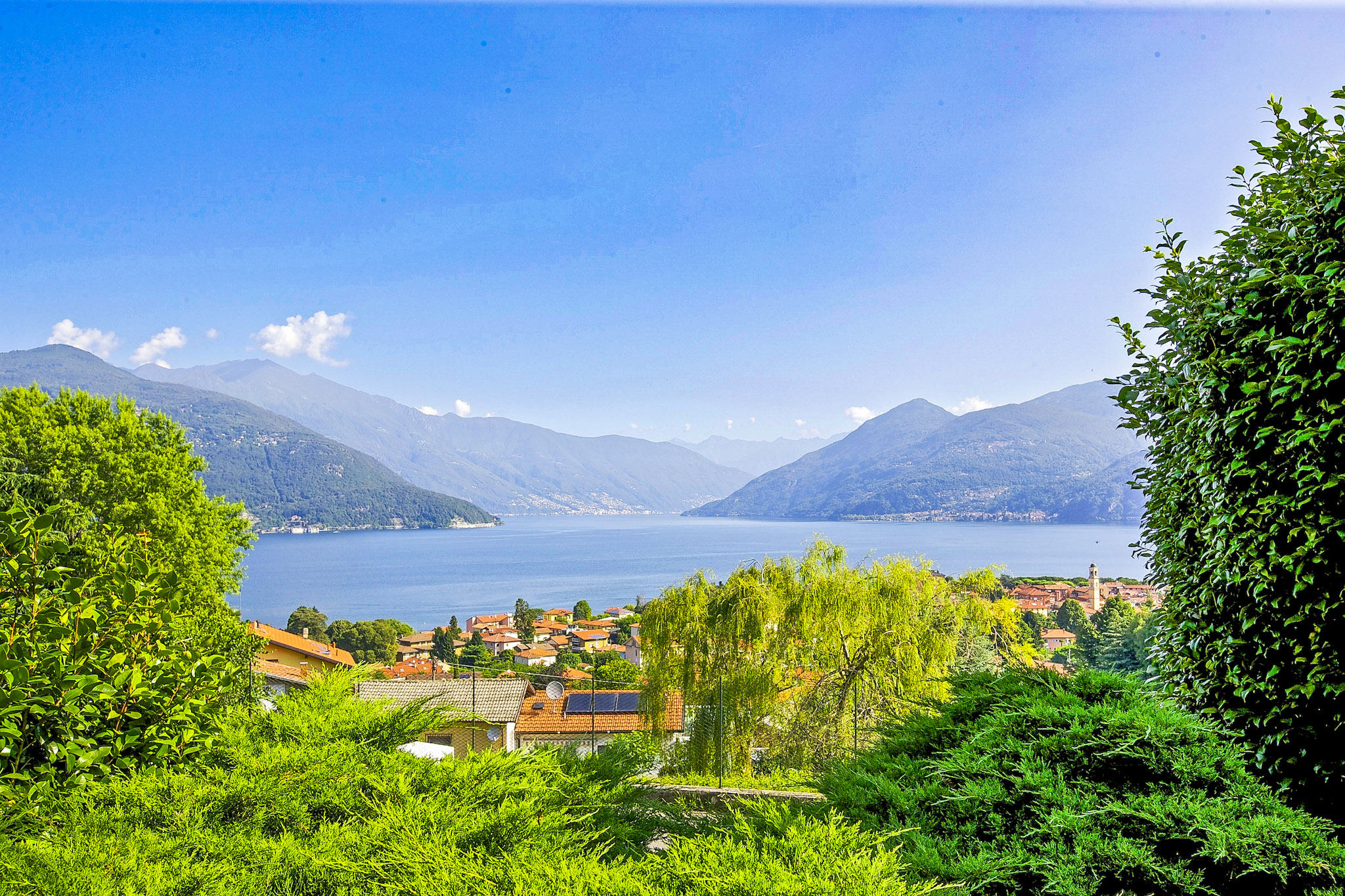 Ca. 200 m² großes Grundstück mit wunderbarer Sicht auf den See