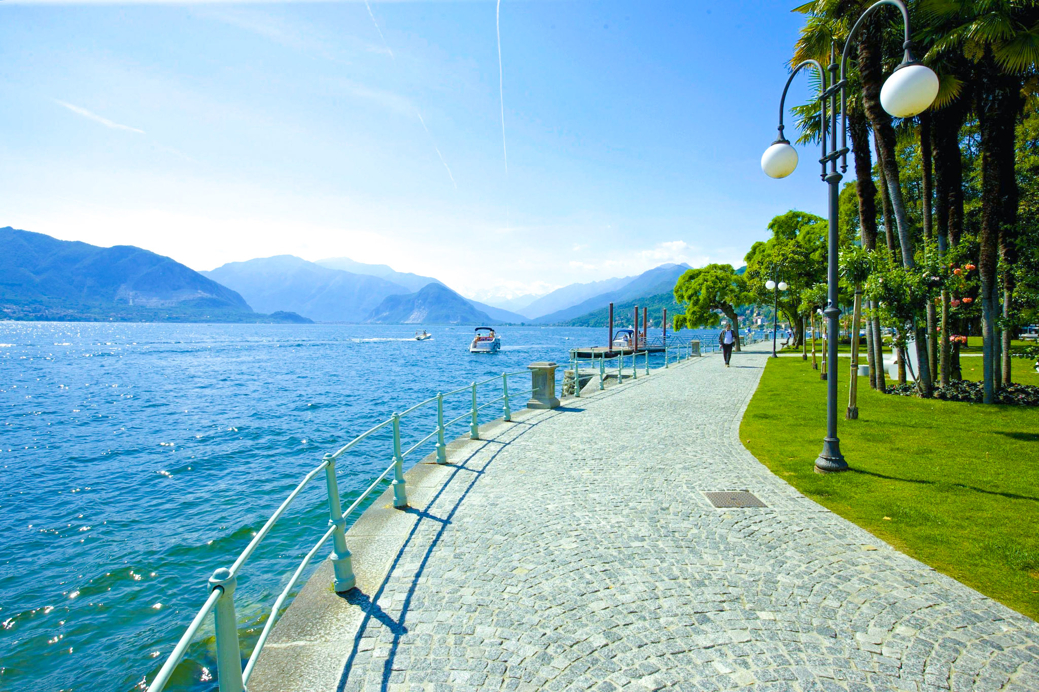 Seeuferpromenade in ca. 100 m Entfernung