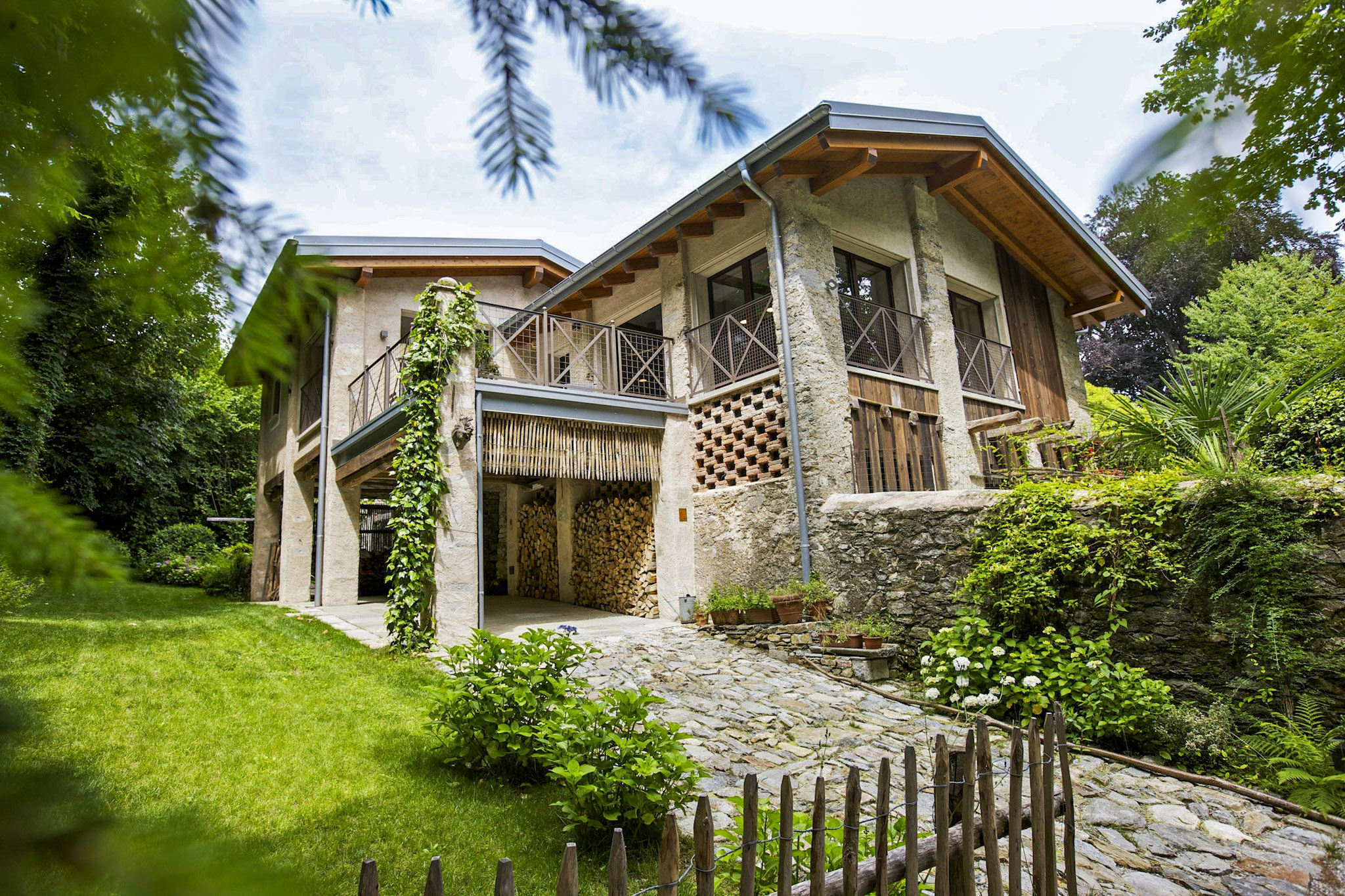 Teilansicht des Hauses mit Portico