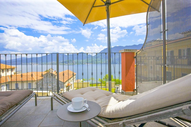 Sonnenbalkon mit fantastischer Sicht auf den See