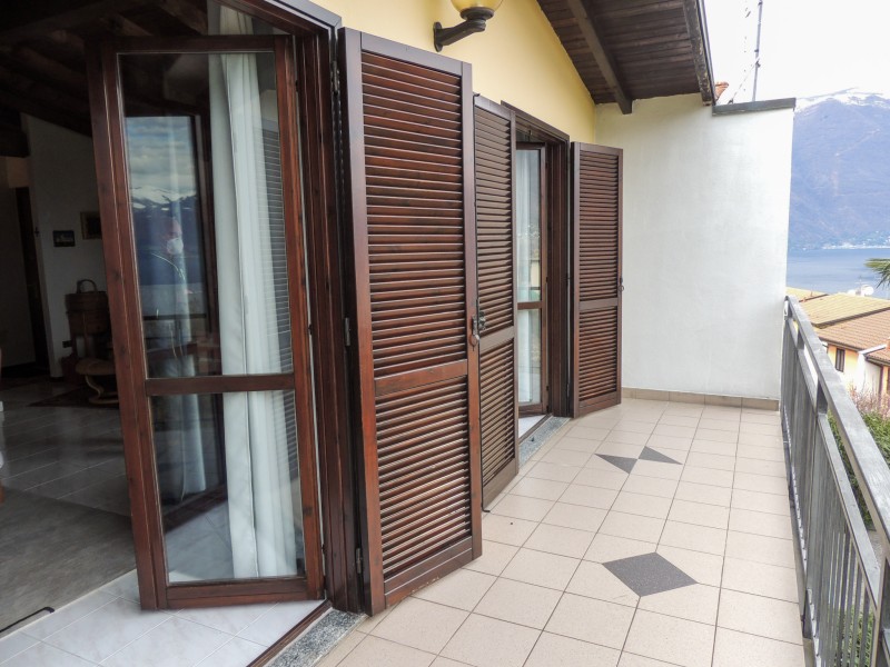 Ca. 15 m² großer teilüberdachter Balkon