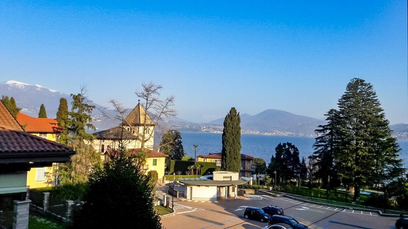 1. Balkon mit wunderschöner Sicht auf den See und die Berge