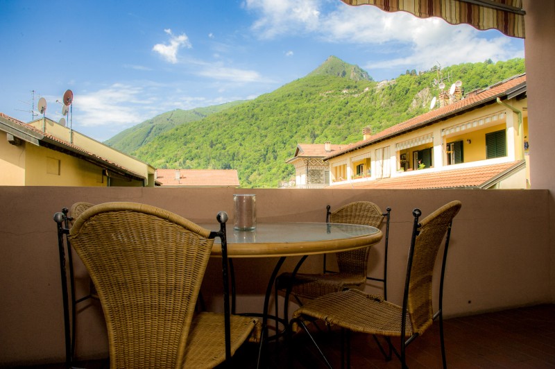2. Balkon mit schöner Sicht auf die Berge