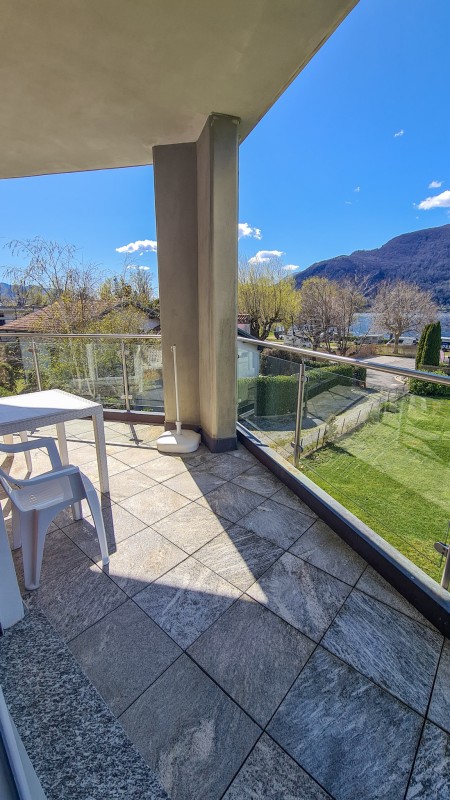 Ca. 11 m² großer, überdachter Balkon mit wunderschöner See- und Bergsicht