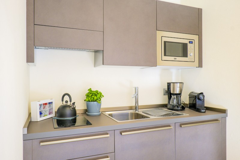 Gut ausgestattete Küchenzeile