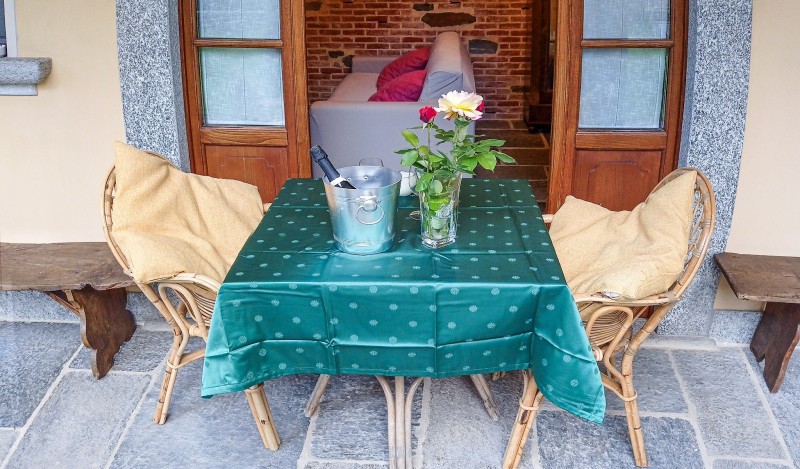 Ca. 15 m² große arkadenförmige, überdachte Terrasse (Porticato)