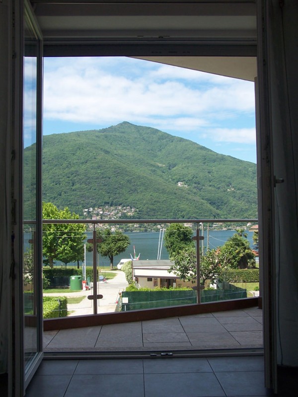 Ca. 11 m² großer, überdachter Balkon mit wunderschöner See- und Bergsicht