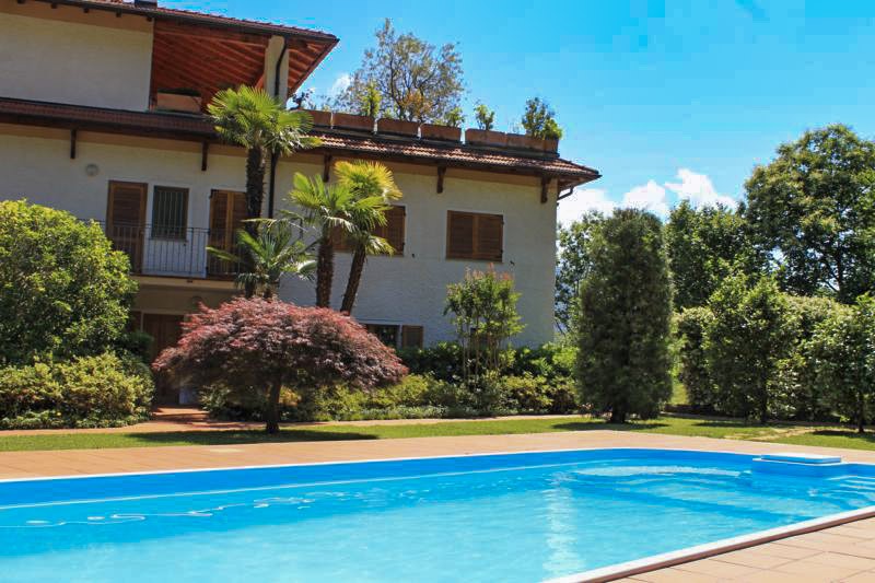 Teilansicht der Residenz mit Pool