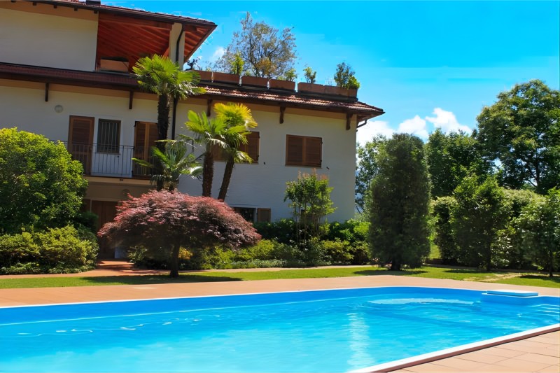 Teilansicht der Residenz mit Pool