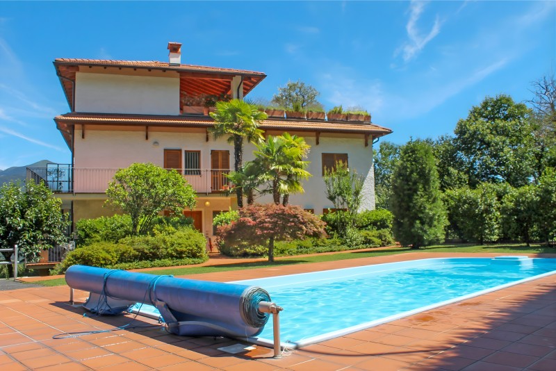 Teilansicht der Residenz mit Pool