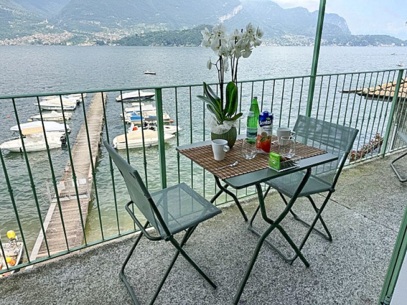 Ca. 12 m² großer teilüberdachter Balkon