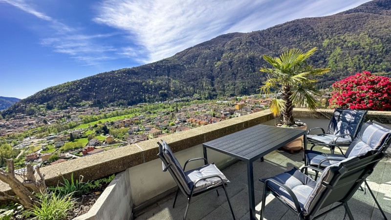 Einer von 2 ca. 10 m² großen Sonnenbalkonen mit herrlicher Panoramasicht