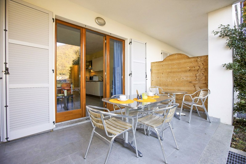 Ca. 11 m² große Terrasse mit wunderschöner Sicht auf den See