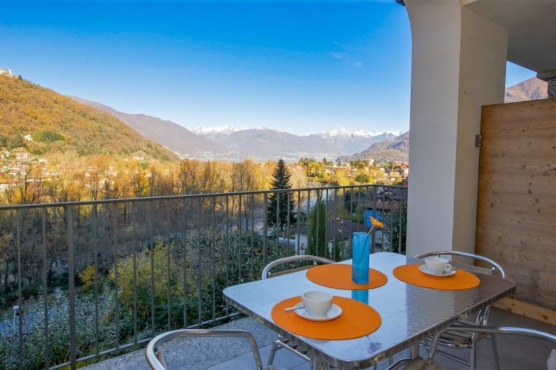 Ca. 12 m² großer Balkon mit wunderschöner Sicht auf den See