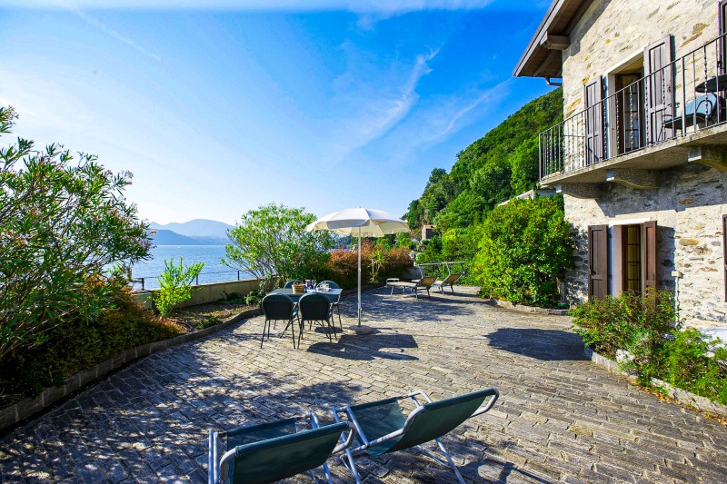 Ca. 120 m² große Terrasse mit Traumseesicht