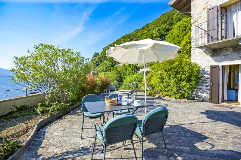 Ca. 120 m² große Terrasse mit Traumseesicht