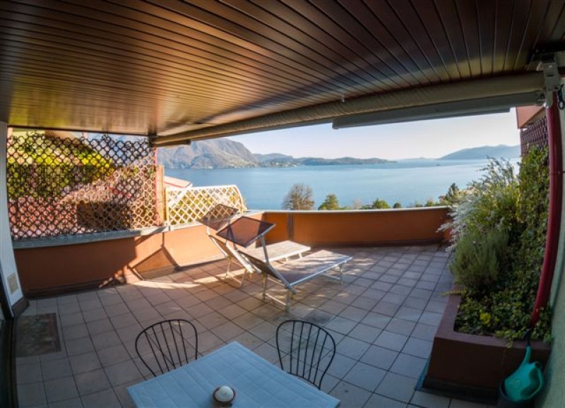 Ca. 35 m² großer teilüberdachter Sonnenbalkon mit gigantischer Sicht auf den See