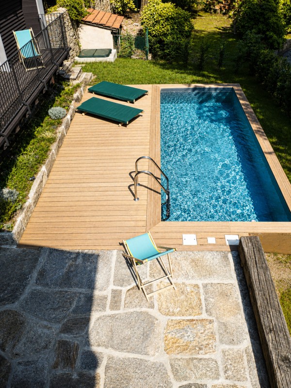 Pool mit Liegefläche und Außendusche (Il Lavatoio)