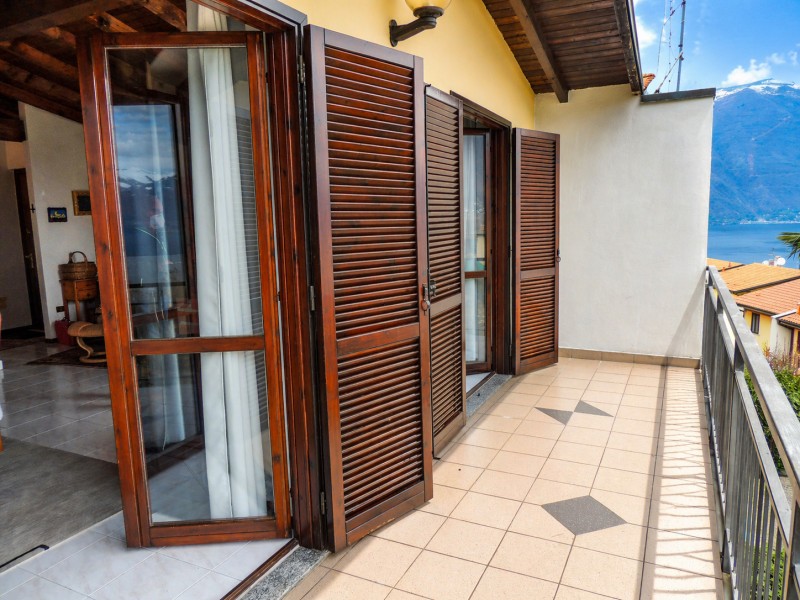 Ca. 15 m² großer teilüberdachter Balkon