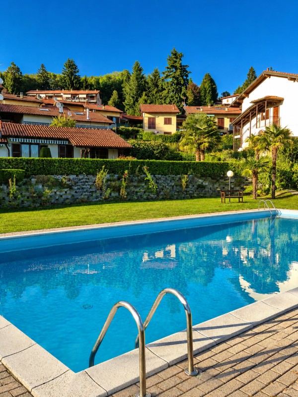 Pool mit Liegewiese