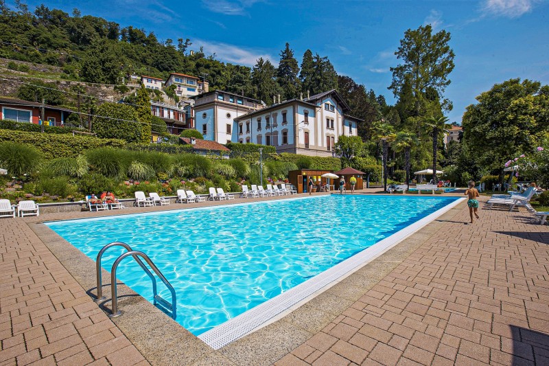 Herrlicher Pool mit Kinderbecken am See