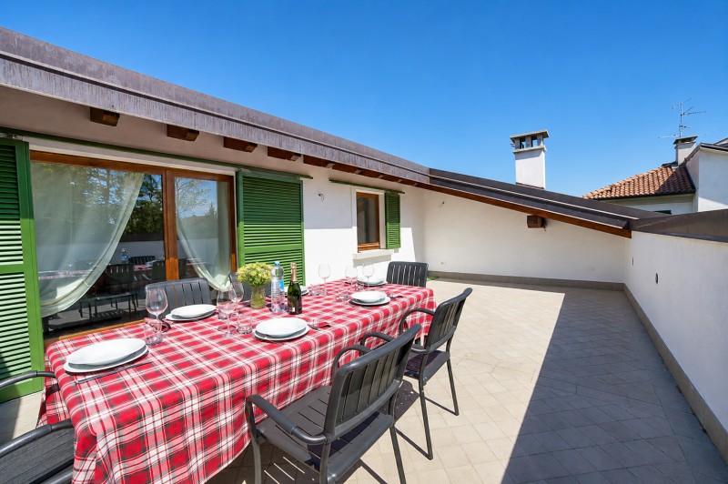 Ca. 32 m² großer, teilüberdachter Balkon