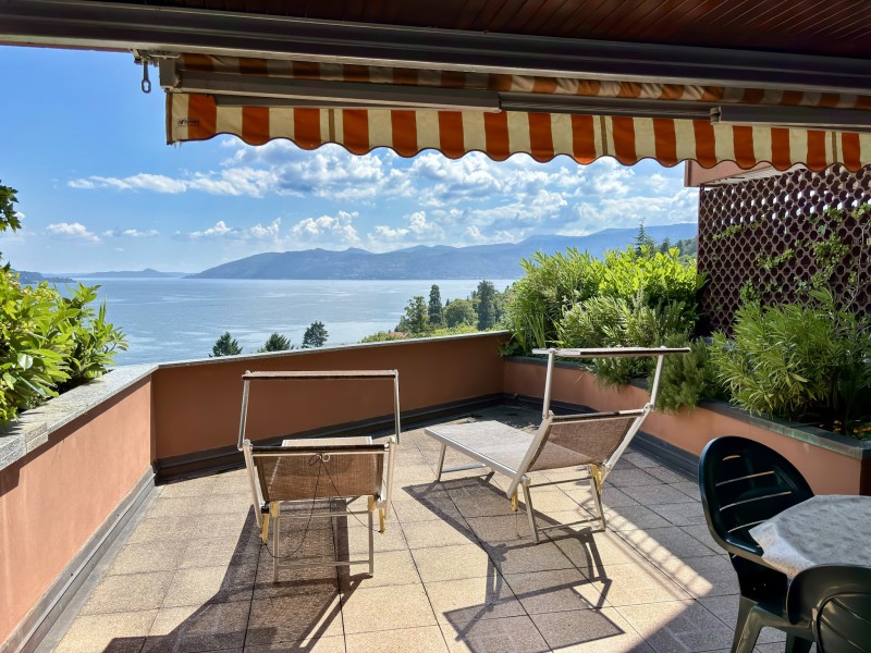 Ca. 35 m² großer teilüberdachter Sonnenbalkon mit gigantischer Sicht auf den See