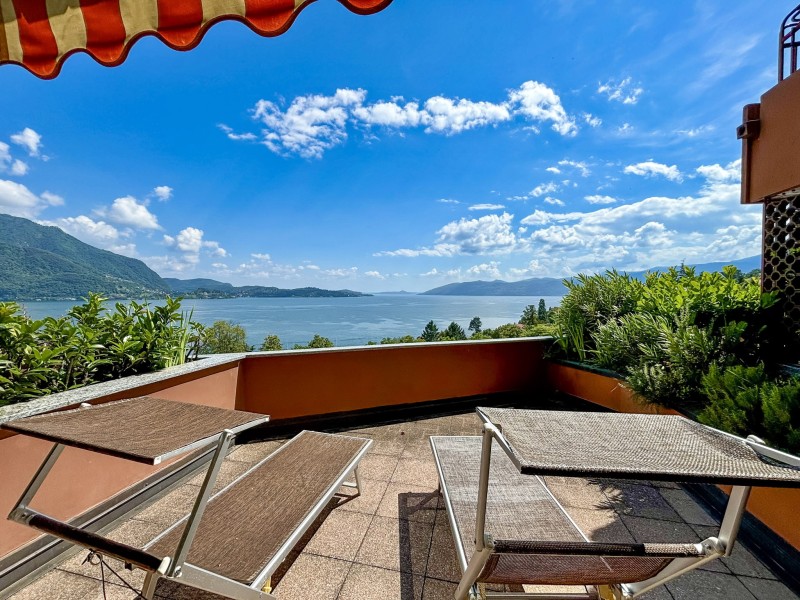 Ca. 35 m² großer teilüberdachter Sonnenbalkon mit gigantischer Sicht auf den See