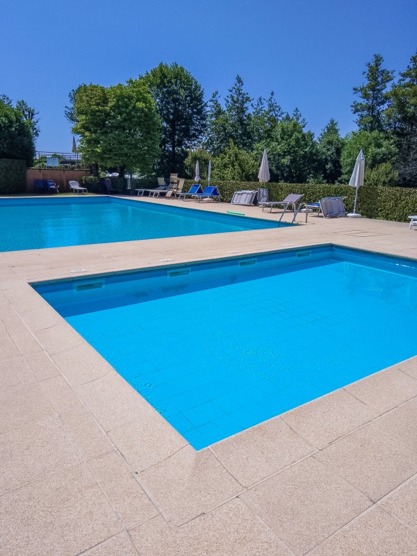 Ca. 15.000 m² großes Gemeinschaftsgrundstück mit Pool