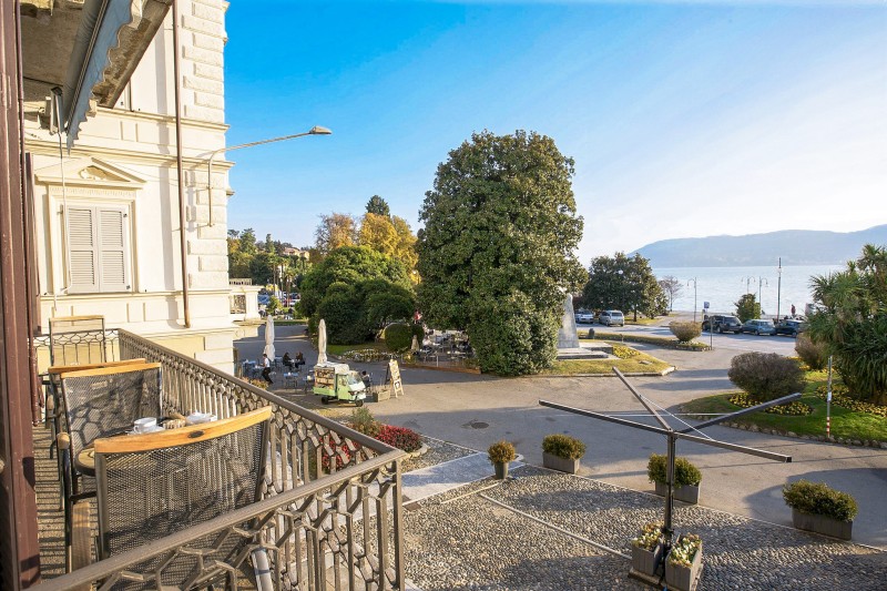 Ca. 5 m² großer Sonnenbalkon mit gigantischer Sicht auf den See