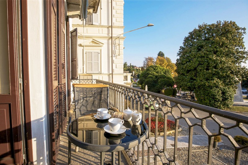 Ca. 5 m² großer Sonnenbalkon mit gigantischer Sicht auf den See