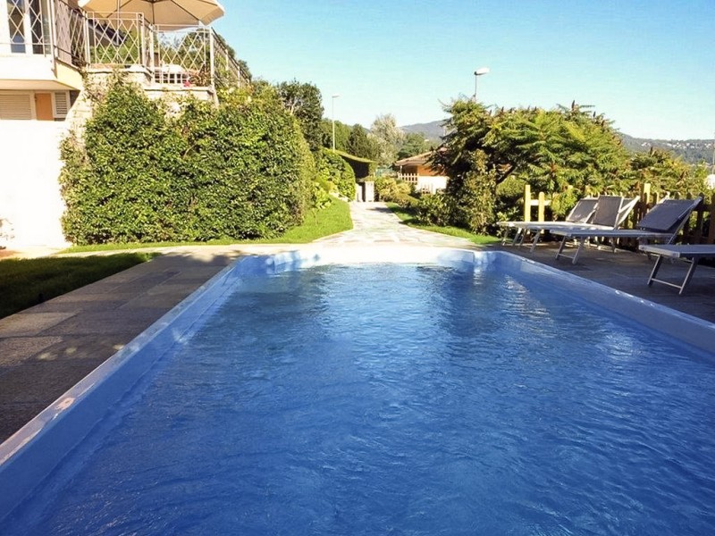 Ca. 8 m x 4,5 m großer Pool