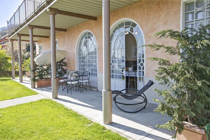 Ca. 22 m² große, private Terrasse mit herrlicher See-, Insel und Bergsicht