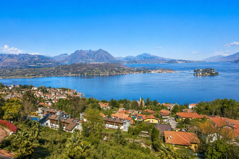 ... atemberaubender Sicht auf den See, die Borromäischen Inseln und die umliegenden Berge