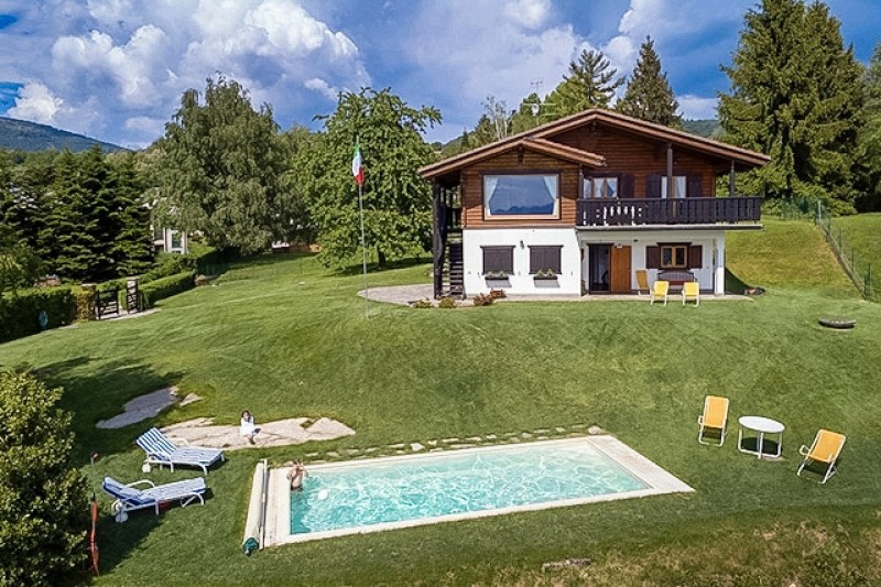 2.000 m² großer Gartenkomfort mit Pool und Panorama pur
