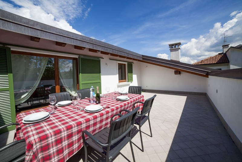 Ca. 32 m² großer, teilüberdachter Balkon