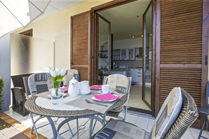 Ca. 12 m² große Terrasse mit einzigartiger See-, Insel- und Alpensicht