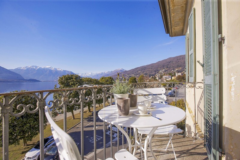 Sonnenbalkon mit Sitzgelegenheit für 2 Personen und Traumseesicht