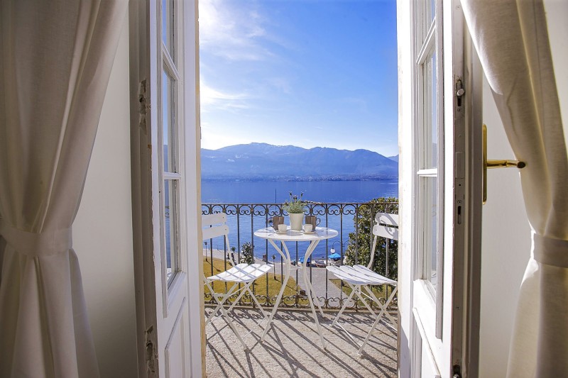 Sonnenbalkon mit Sitzgelegenheit für 2 Personen und Traumseesicht