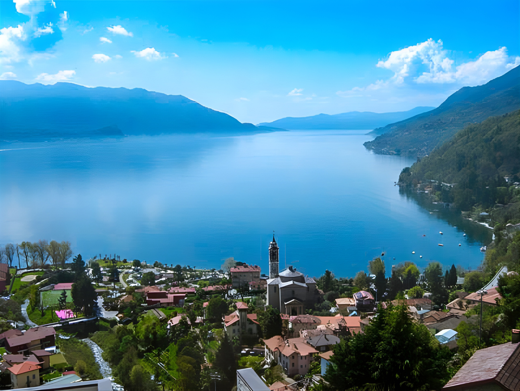 Traumhafte Sicht auf den See und die Berge