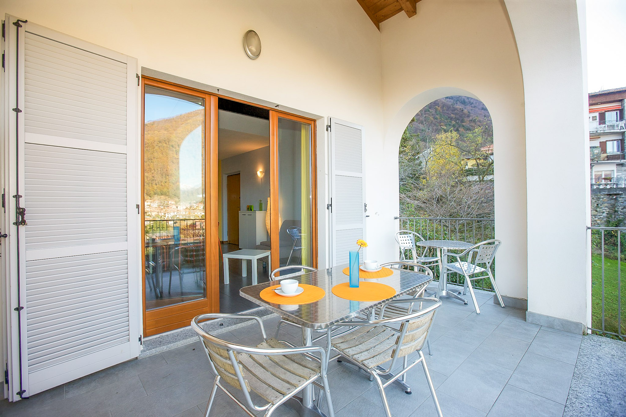Ca. 12 m² großer Balkon mit wunderschöner Sicht auf den See