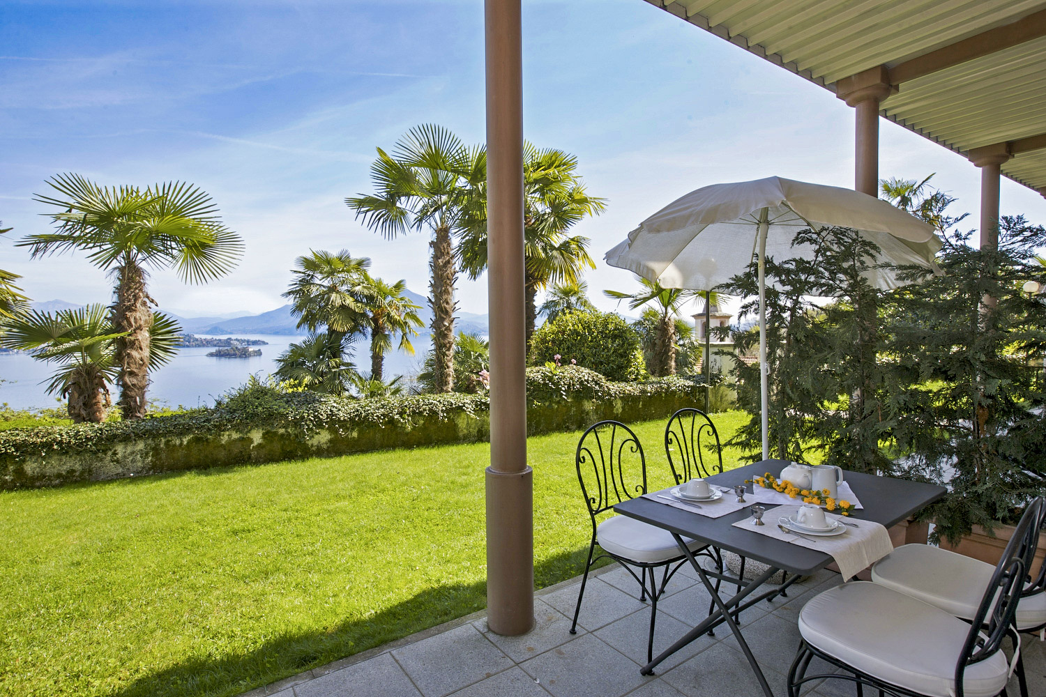 Ca. 40 m² großer, privater Garten mit herrlicher See-, Insel und Bergsicht