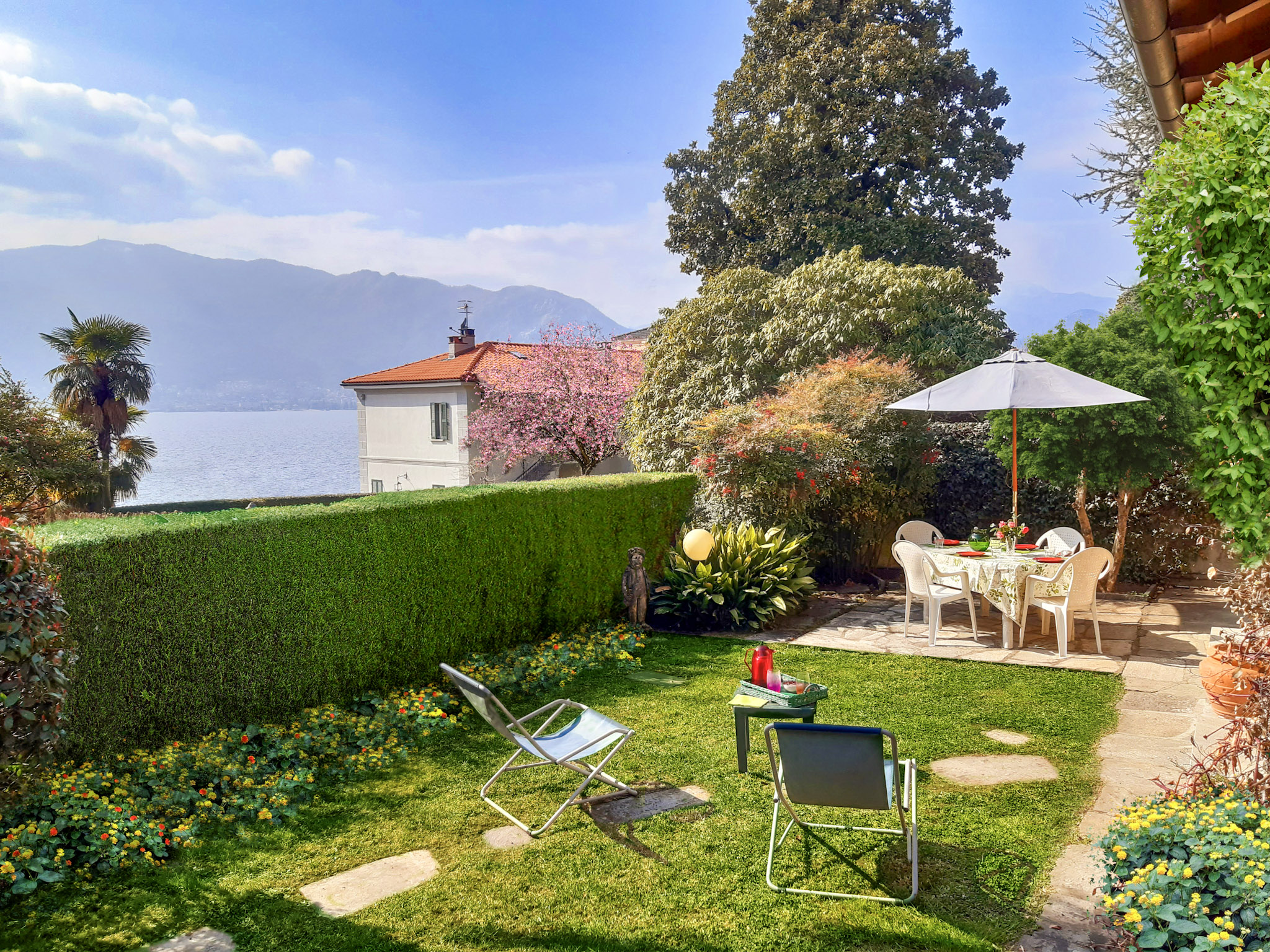 Ca. 100 m² großer, abgeschlossener Privatgarten