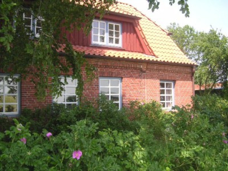 Landhaus Gintoft: Altes Melkerhaus mit Blick über die Ostsee bis nach Dänemark in Alleinlage mit großem Garten