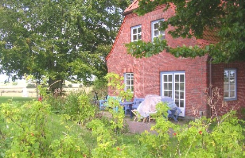 Landhaus Gintoft: Altes Melkerhaus mit Blick über die Ostsee bis nach Dänemark in Alleinlage mit großem Garten