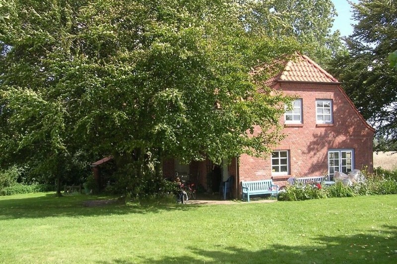 Landhaus Gintoft: Altes Melkerhaus mit Blick über die Ostsee bis nach Dänemark in Alleinlage mit großem Garten
